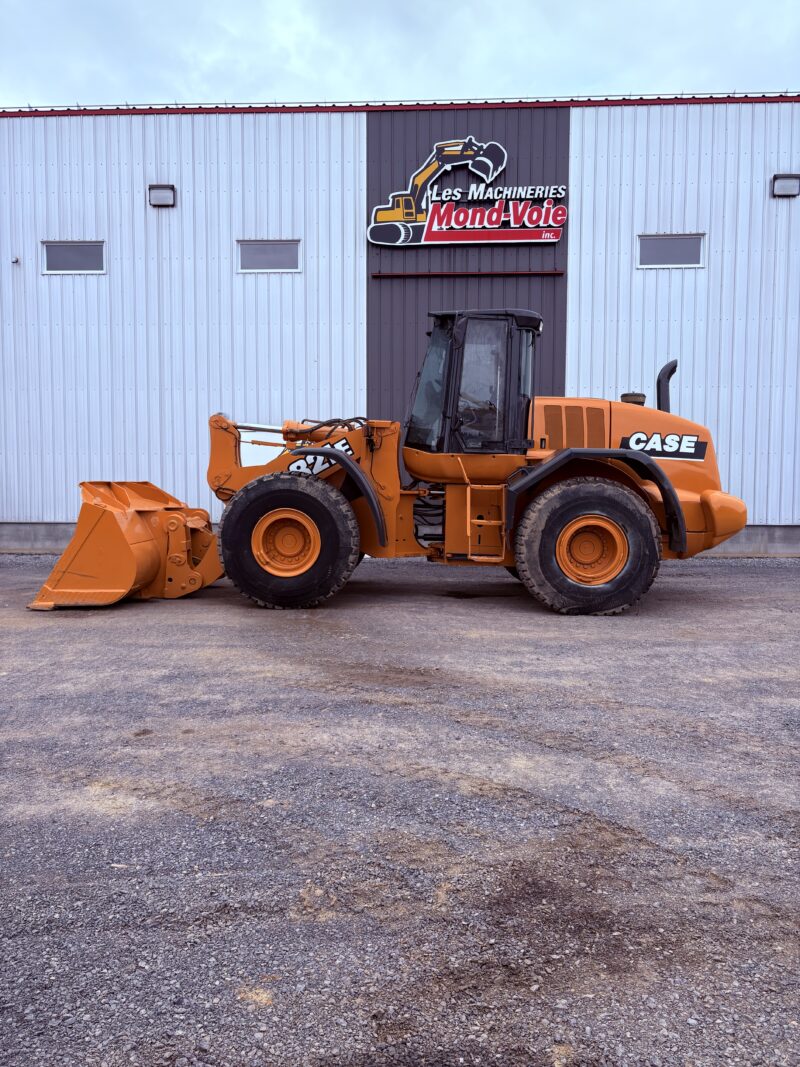Loader case 821E