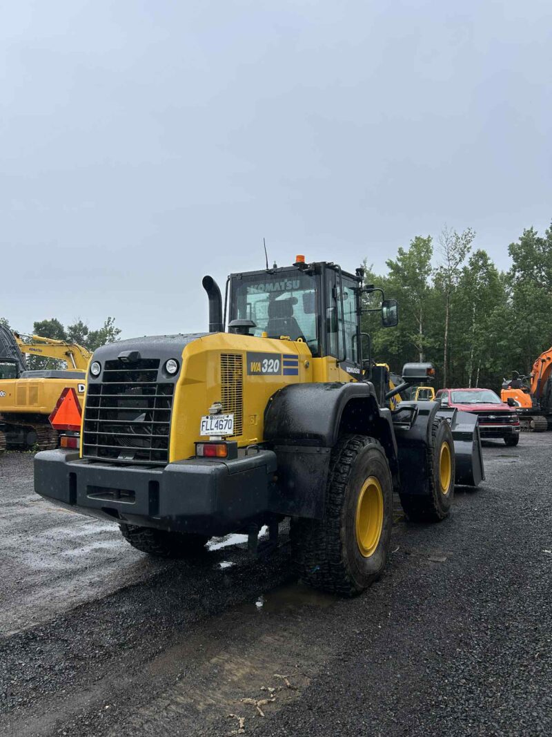 Loader komatsu WA320 – Image 4